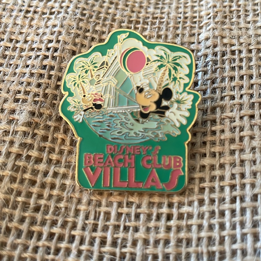 New! Disney Collectible Pin #16547 Disney’s Beach Club Villas, 2002